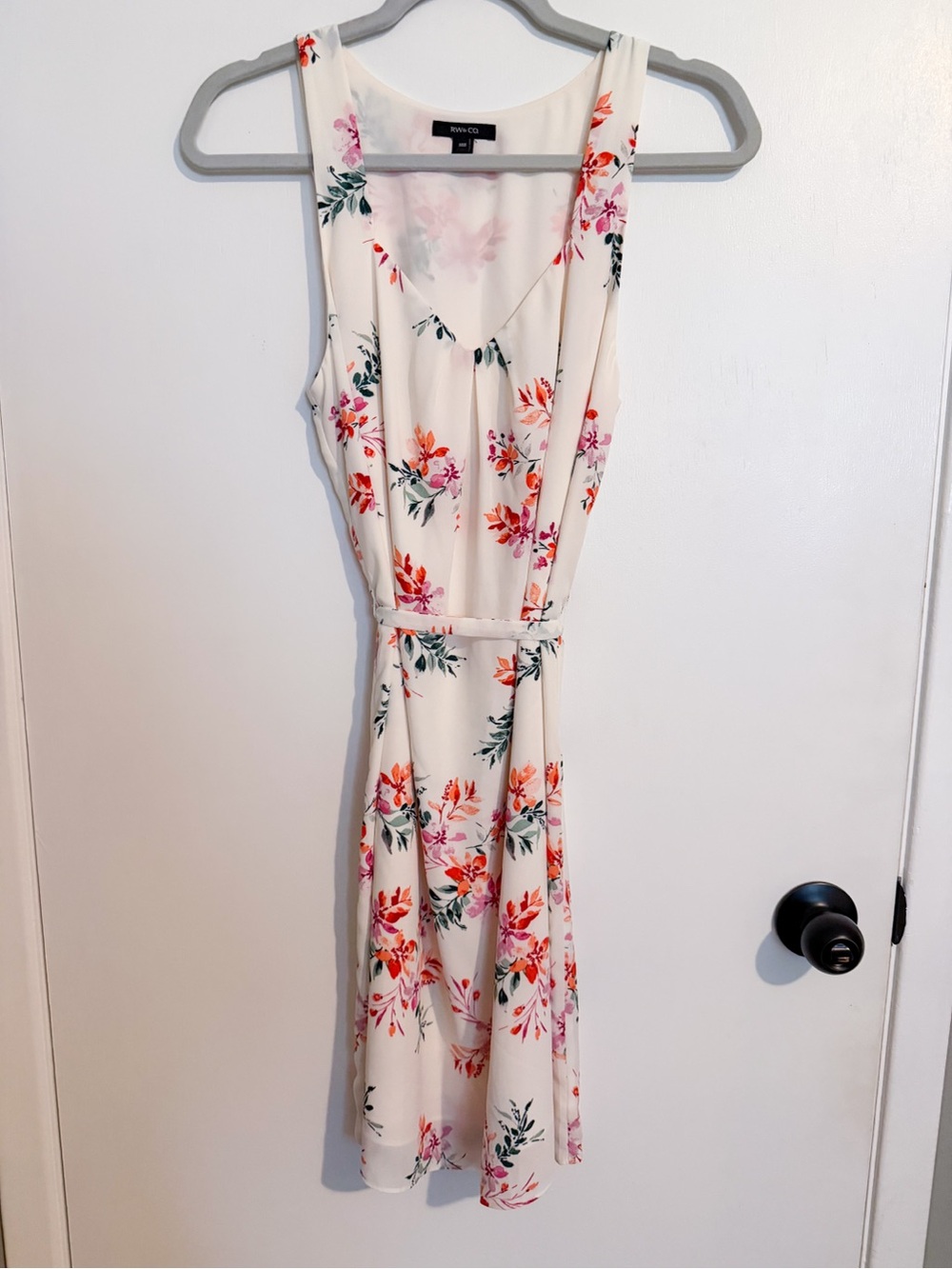 RW&CO. Cream Floral Sleeveless Midi Dress with Belt